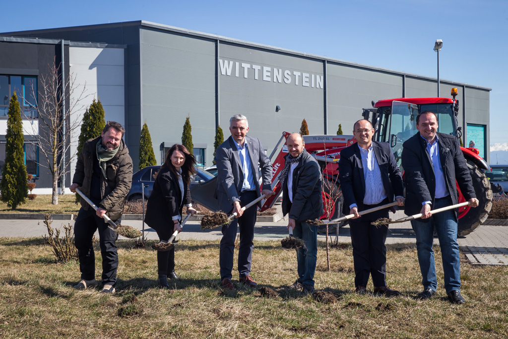 Srl Extension WITTENSTEIN SRL/Romania: Groundbreaking dig for a new extension